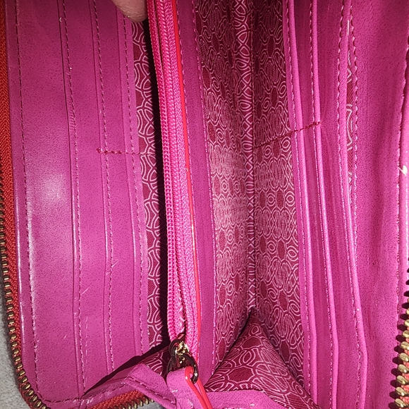 Stella and Dot Red Wallet with Leather Texture Zipper Closure - Picture 5 of 8